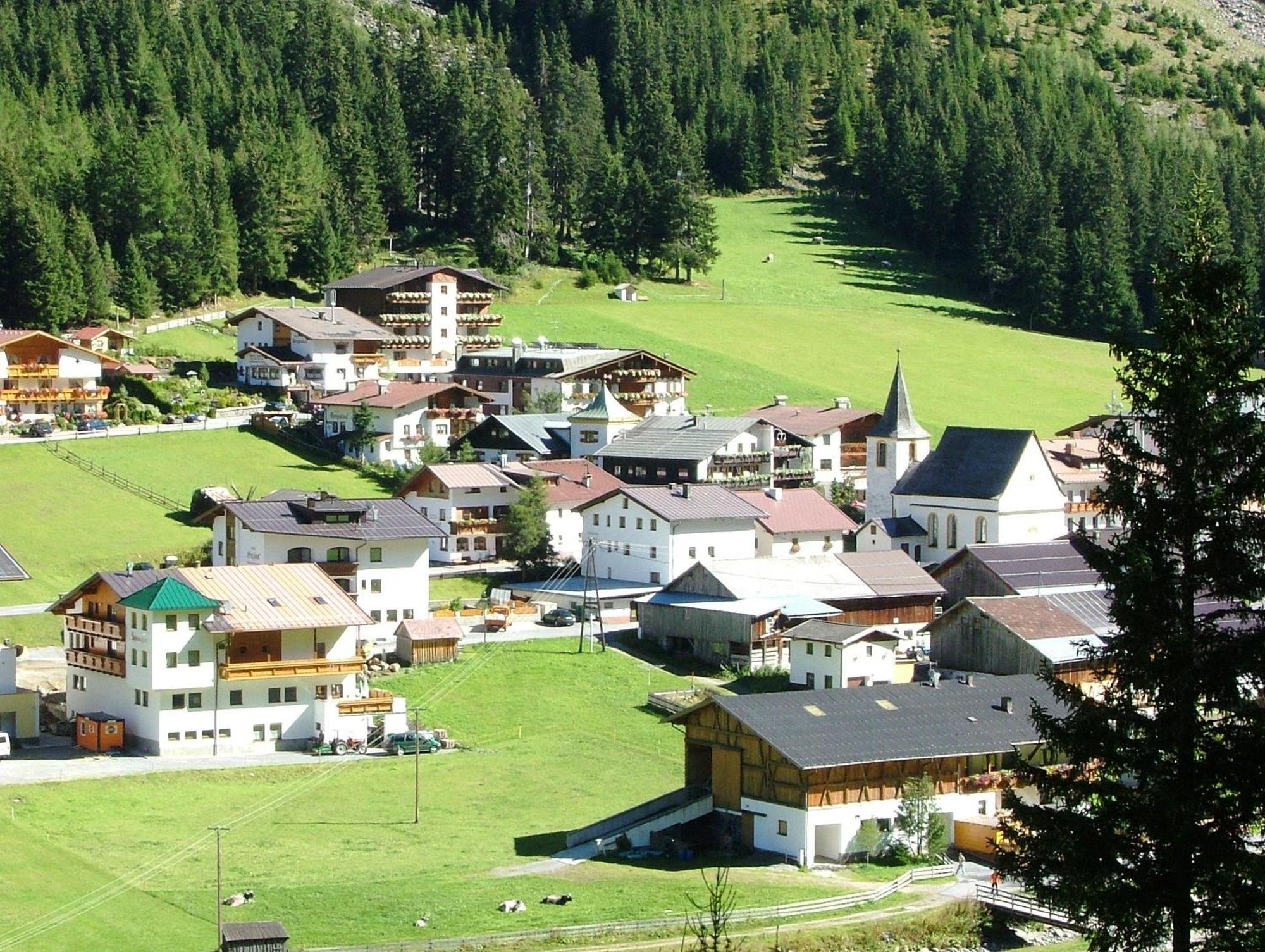 Bei Max - Hotel Garni Kirchenwirt Санкт-Леонгард-ім-Пітцталь Екстер'єр фото